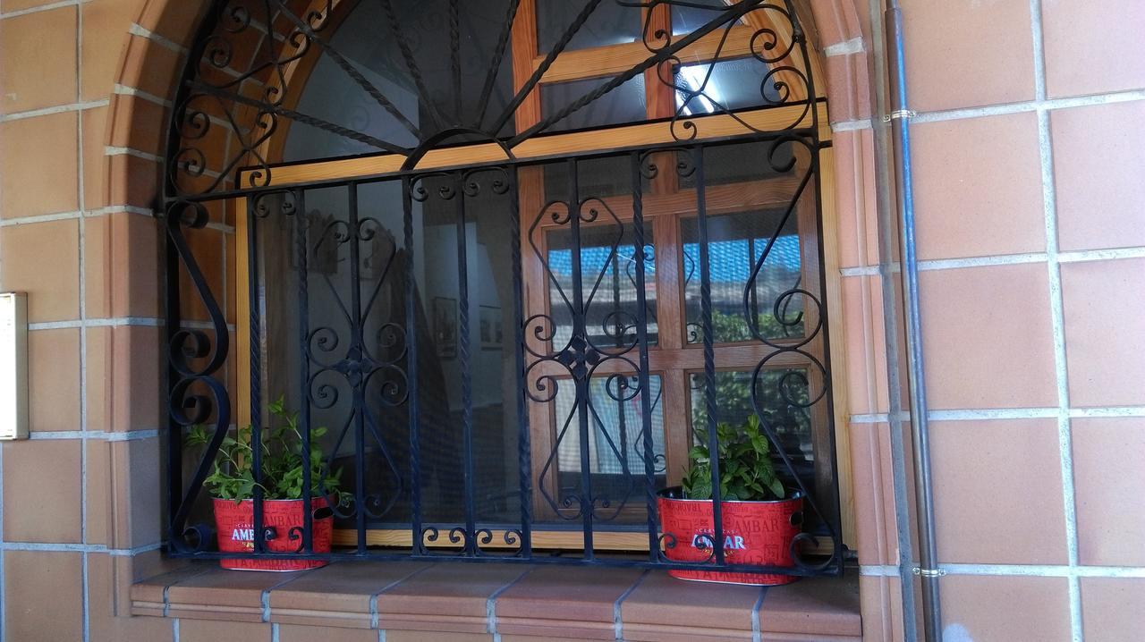 Hostal El Busto Teruel Extérieur photo